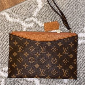 NOT AUTHENTIC Louis Vuitton wristlet